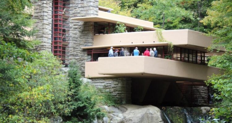Top 16 Frank Lloyd Wright Houses You Can Tour | Incollect Modern Log ...